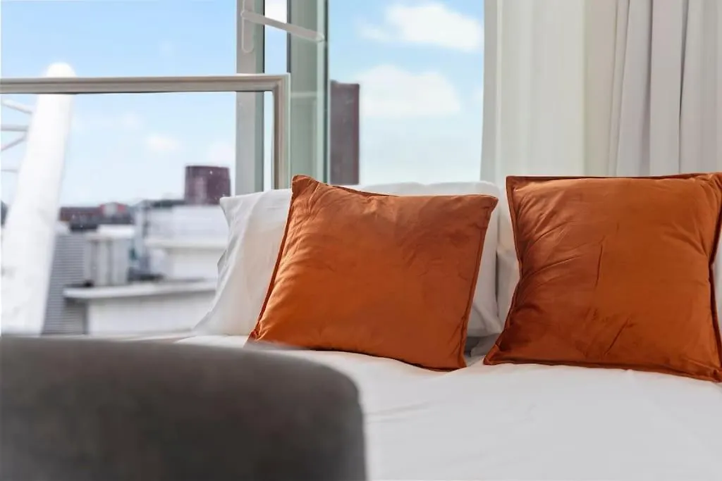 Luxury Rotunda Studio With Free Voucher In New Street-1