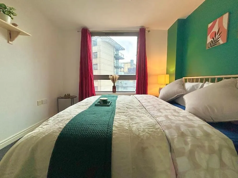 Scenic Apartment In The Heart Of Birmingham City! - 24X7 Gym Access, Canalside View-1