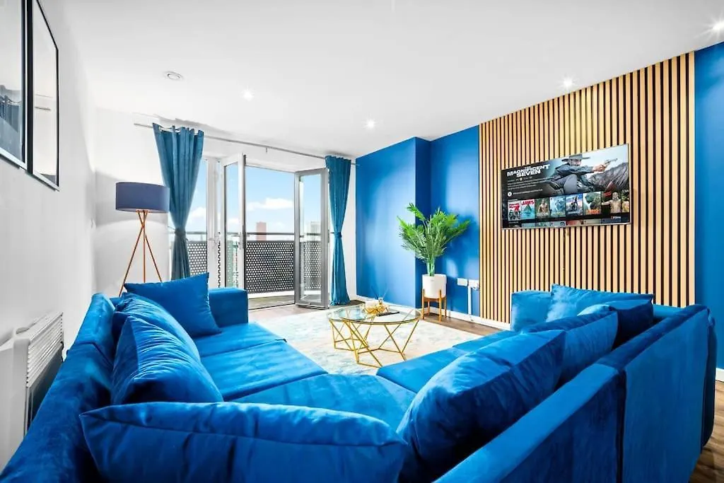 Spacious 2 Bed Apt B'Ham Cc With Parking Sleeps 7-1