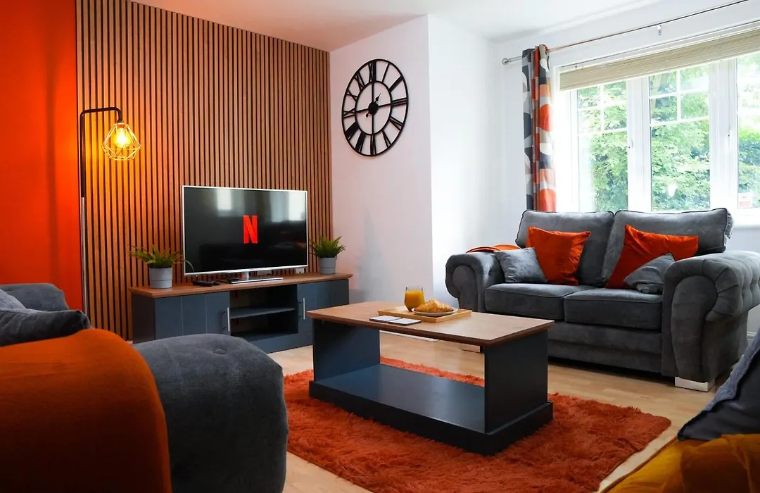 Whole 2-Bed Apartment - Contractors, Professionals, Ulez Free, Free Parking, B'Ham City 10Mins-1