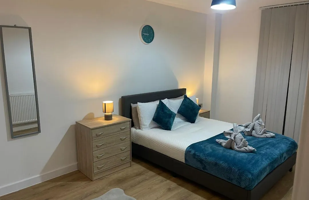 Deluxe Central Apartment - Fast Wifi- Utilitia Arena - Icc - Sea Life Centre-1