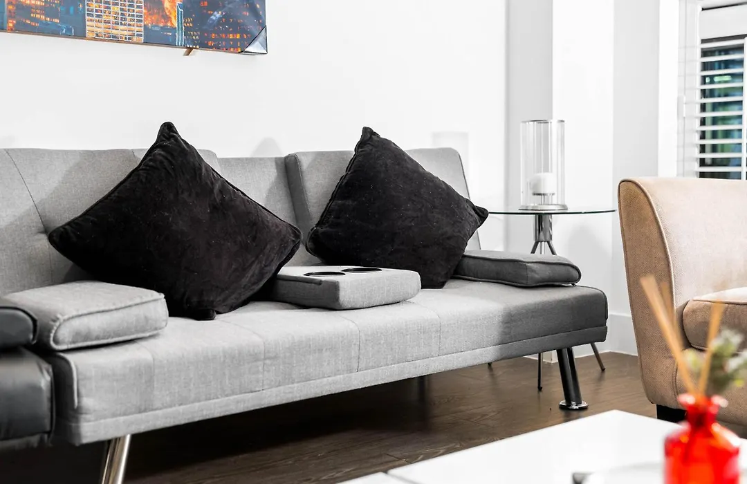 Luxury City Centre 3Bedroom 5Beds Apartment With Allocated Parking-1