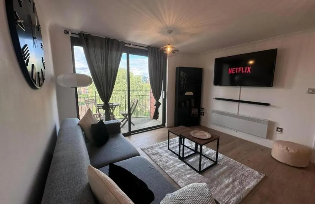 Birmingham City Centre 2-Bed With Private Balcony-1