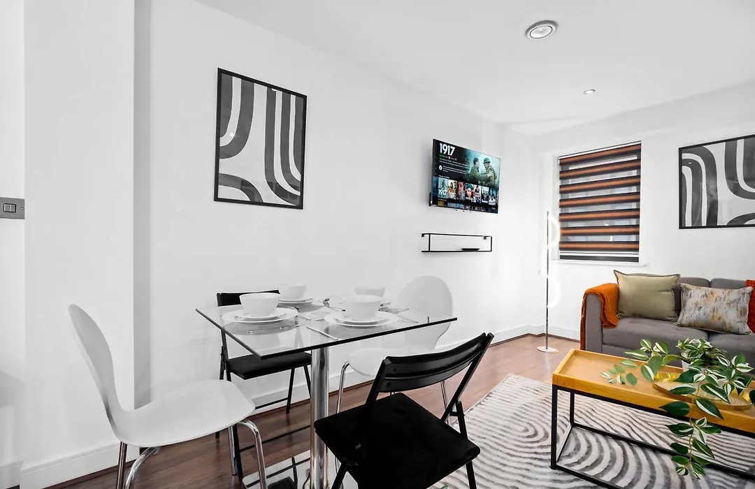 Modern 1-Bed Apartment Sleeps 4 Birmingham-1