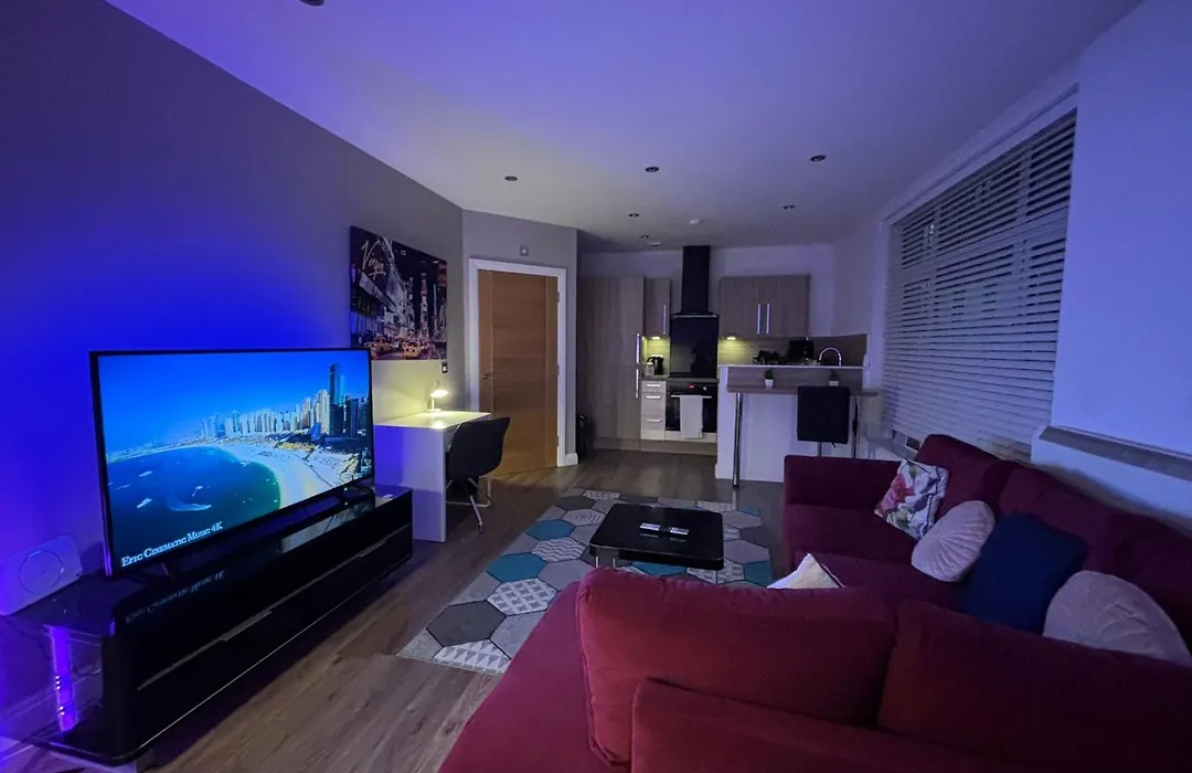 24-7 Secured City Centre Apartments With Free Underground Parking And Wifi-1