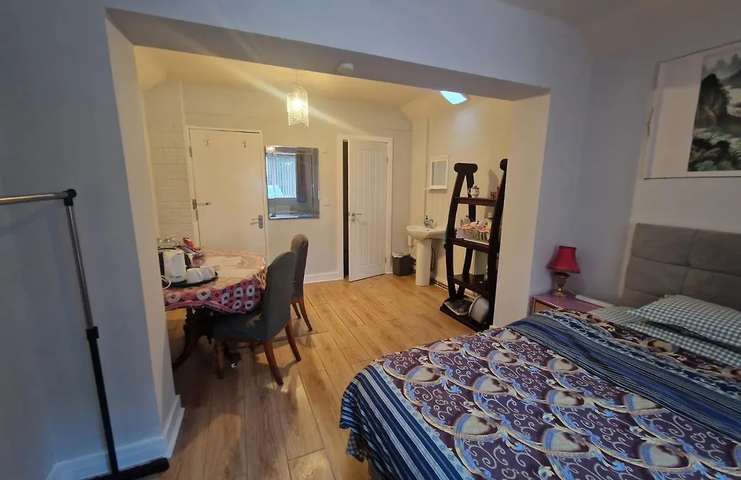 Studio-Lickeyhills-Nearattractions-Garden-1 Pet Ok-1