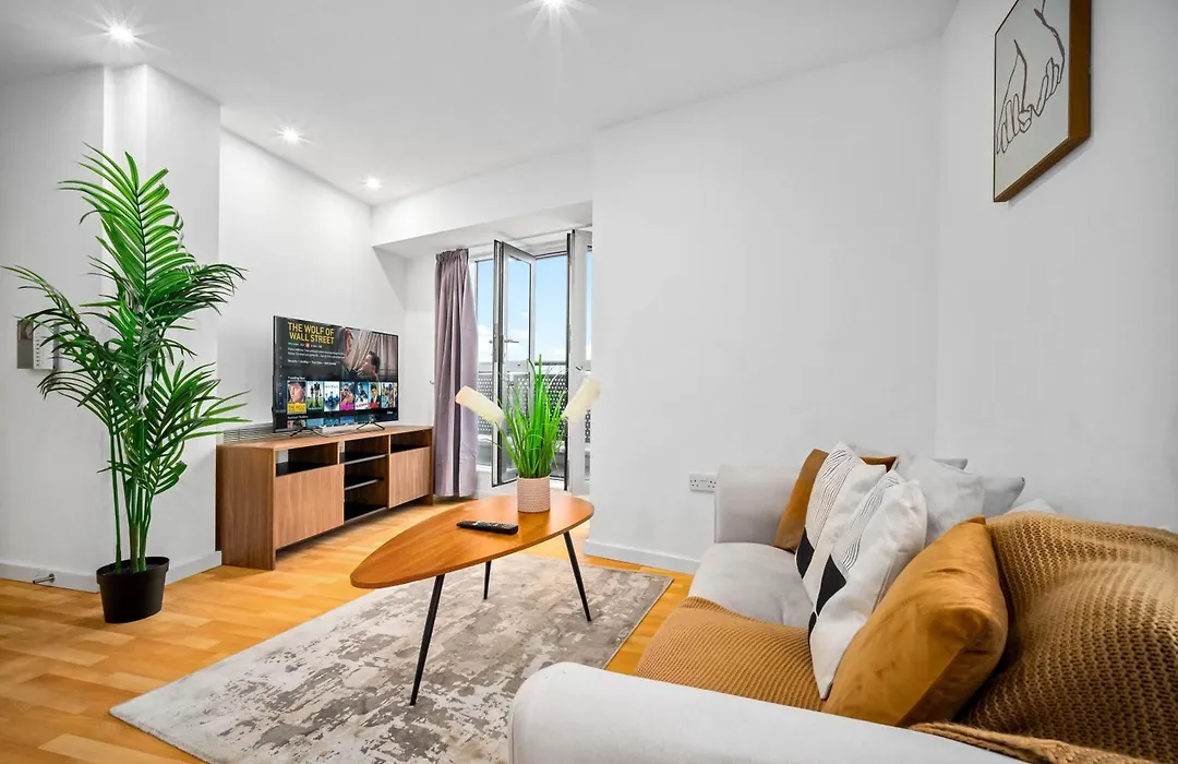 Elegant Two-Bedroom Apartment - Central Location - Balcony 1109M-1