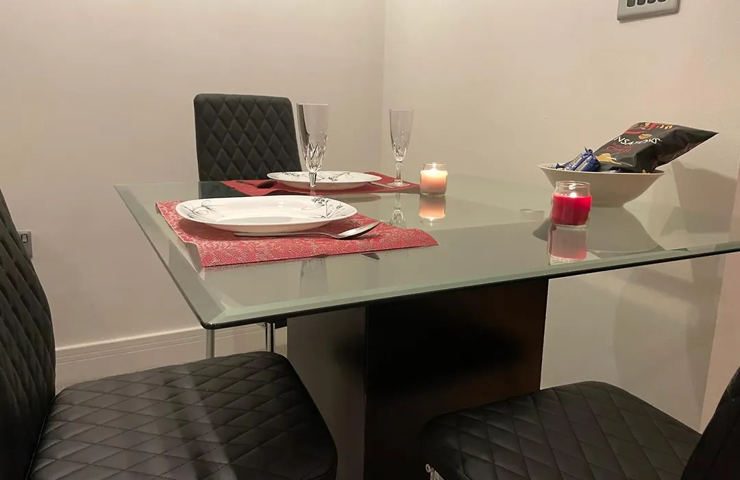 Central Birmingham Location Near Icc, With Balcony, Wifi, Parking And Smart Tv-1