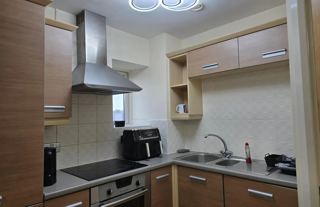 Apartment Near City Centre And Utilita 1000Mbps Internet Sleeps Up To 4-1