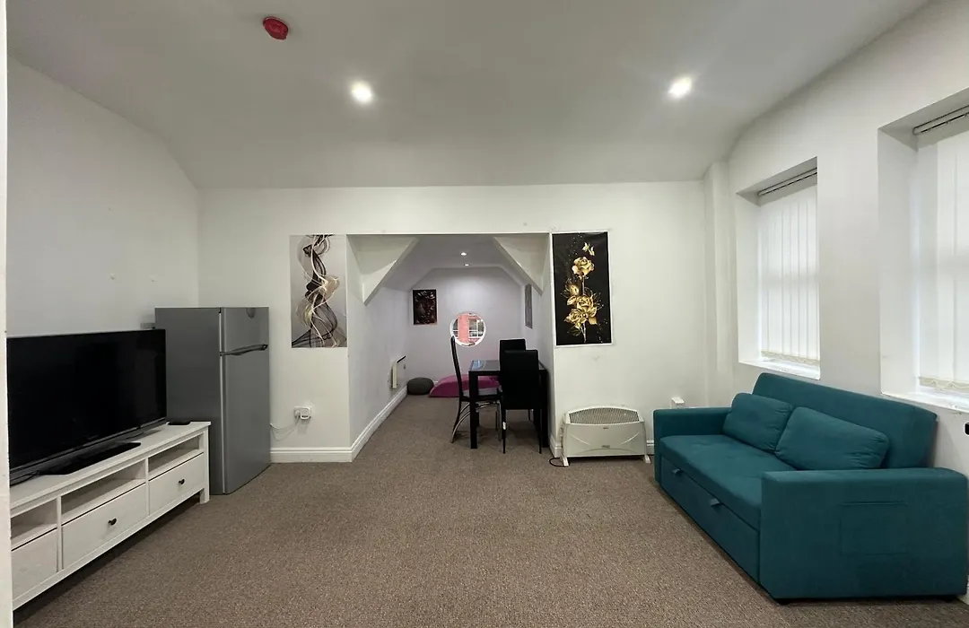 Stunning Birmingham City Center Apartment - Sleeps 4 - Free Parking, Netflix, Prime, Disney-1