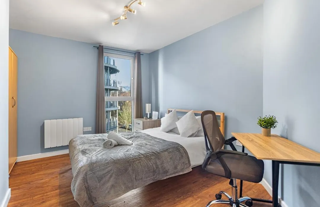 Modern 2 Bed Apartment Near Bullring,Birmingham City Centre - Free Parking-1