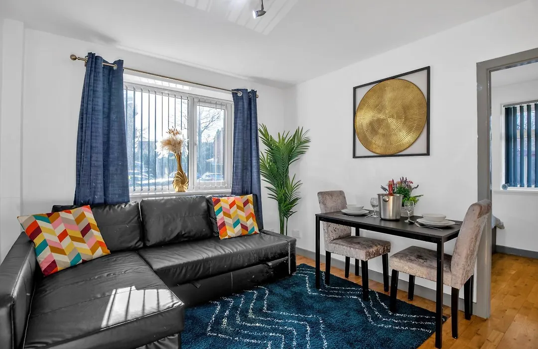 Ideal 1-Bed Apartment In Central With Free Parking-1
