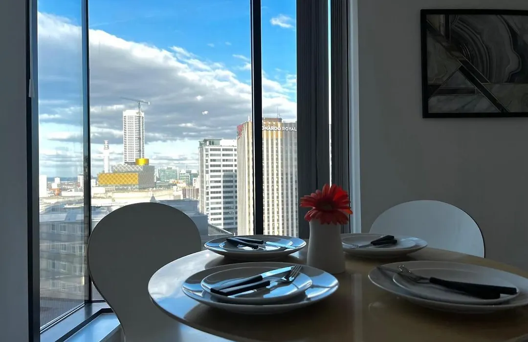 Luxury 11Th-Floor Penthouse - 2 Bed 1 Bath - City Centre Views - Gym & Netflix-1