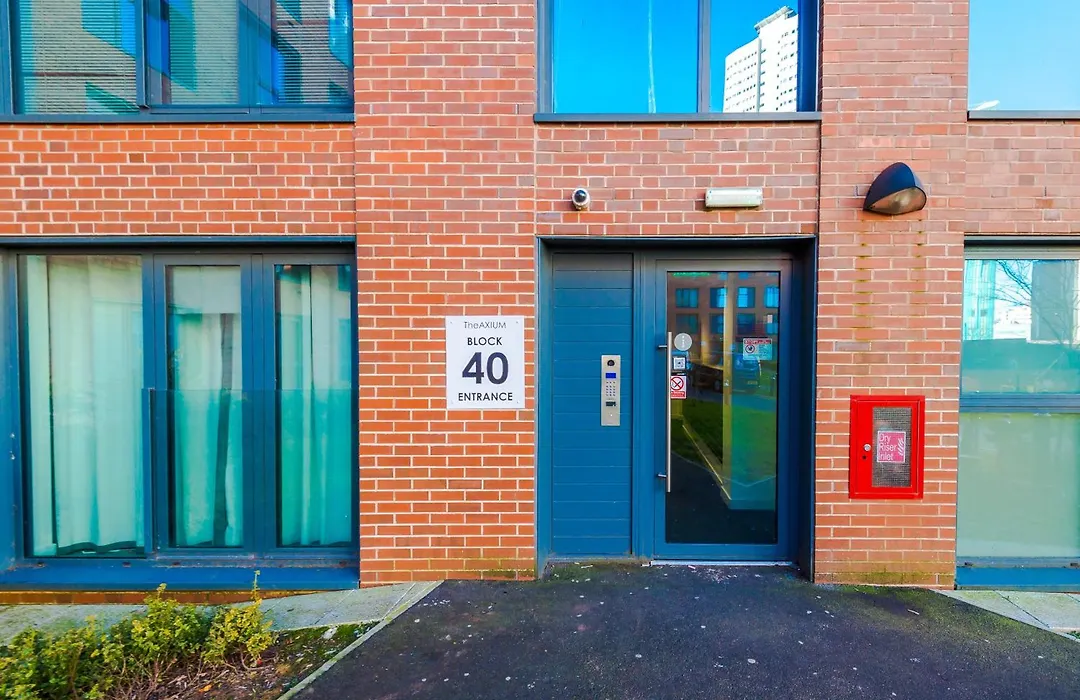 Axium City Suite, Sleeps 6, Central Location & High-Speed Wi-Fi-1
