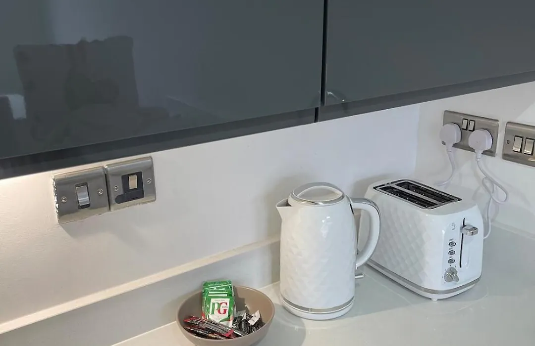 2 Bedroom City Centre Apartment!-1