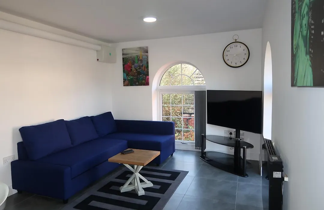 Classic Nest-Sleeps 6-Free Parking-High Speed Wifi-1