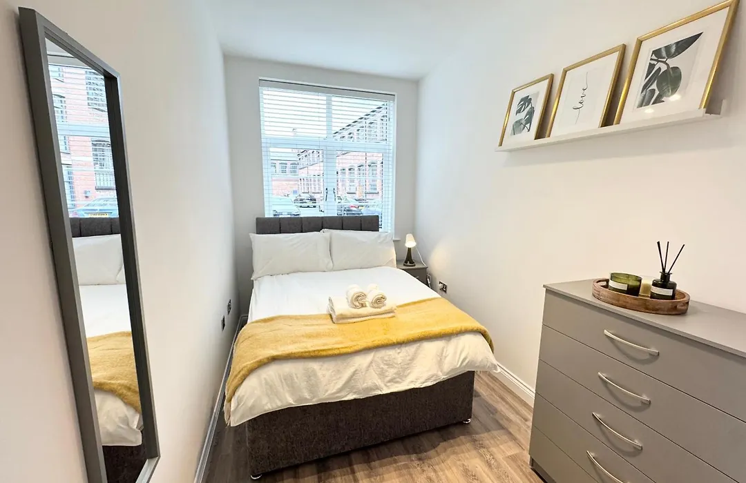 Stunning Apartment - 2 Double Bedrooms - En-Suite - Free Allocated Parking - Jq Quarter - Birmingham City Centre - Sleeps 6 Guests - 2 Bathrooms-1