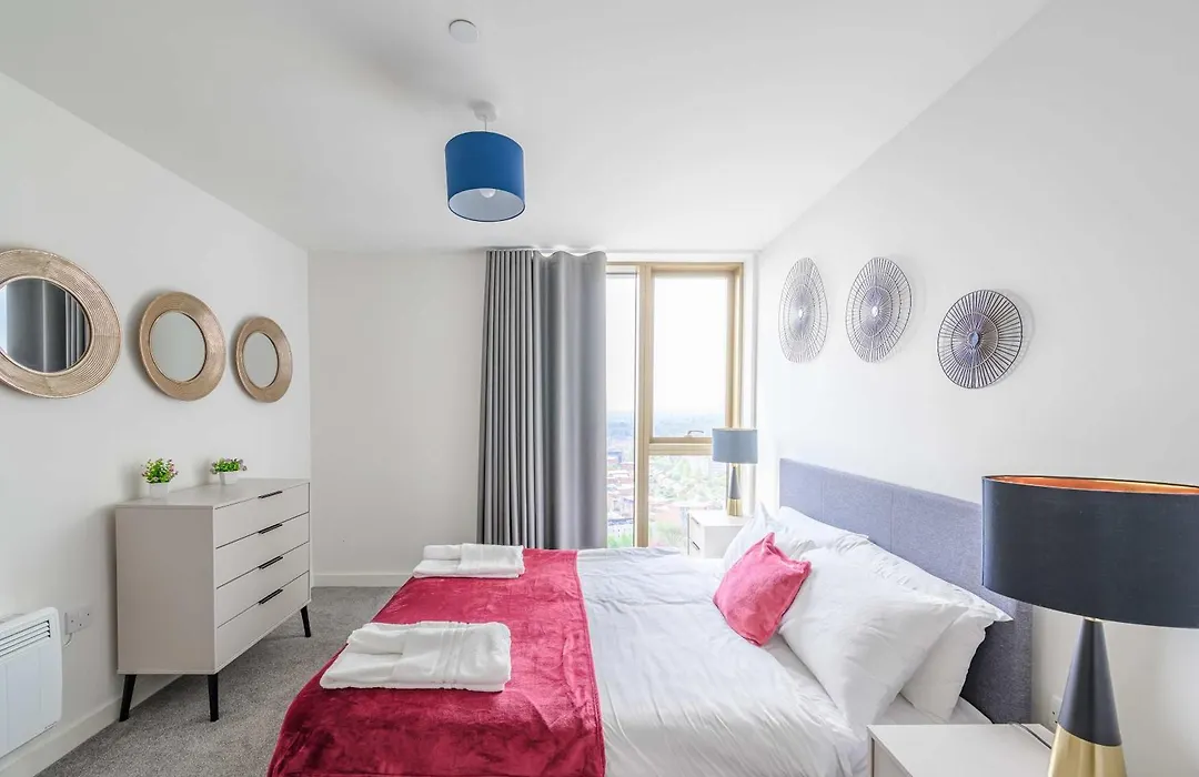 Fabulous 2 Bed Flat In Central Birmingham W Views-1