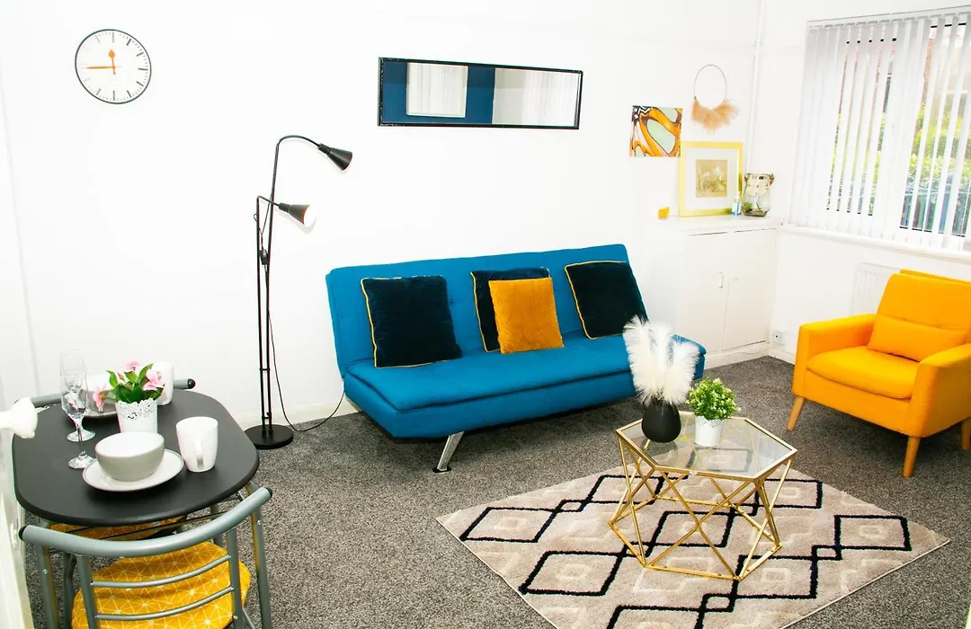 White House Apartment, Near Broadway Plaza, 2 Bedroom Sleeps 5, Free Wifi, Netflix-1