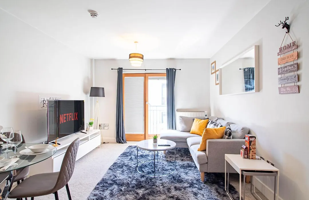 Prime Area, Stylish 2 - Bed, Netflix, Games & Parking-1