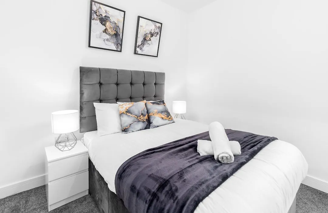 Stylish Apartment - 2 Bedrooms - Balcony - Parking - Netflix - Wifi - 7Mc-1