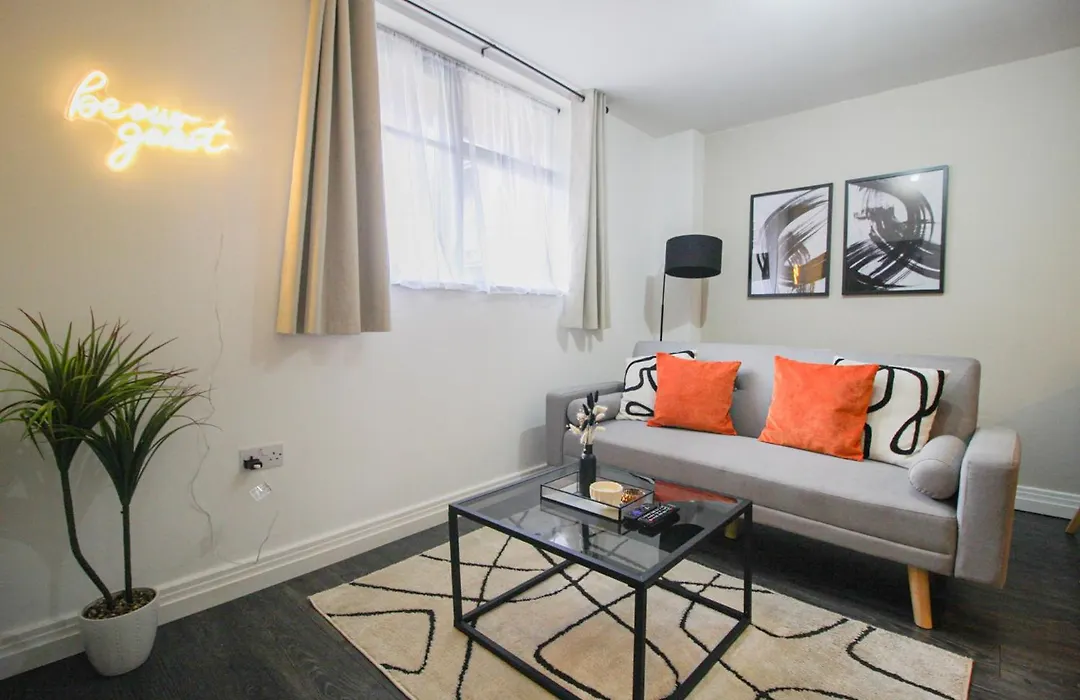 Jq Stylish Apartment - Next To City Centre - Perfect For Contractors, Tourist, Couples - 24-7 Secure Access & Fast Wifi-1