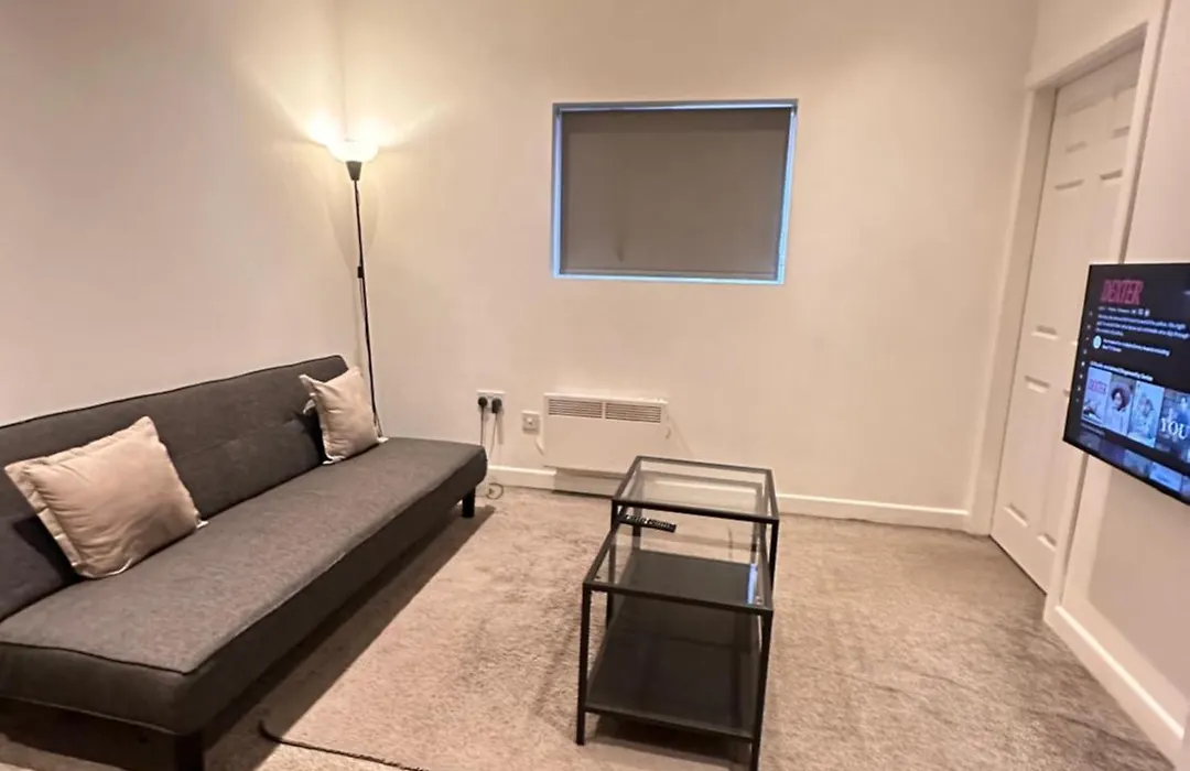 2 Bed Apartment-Parking -Walk To City Centre -Birmingham-1