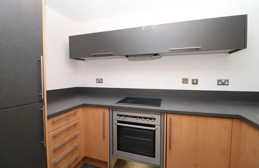 Luxurious Utilita 2 Bed Apartment 1000Mbps Internet Superfast-1