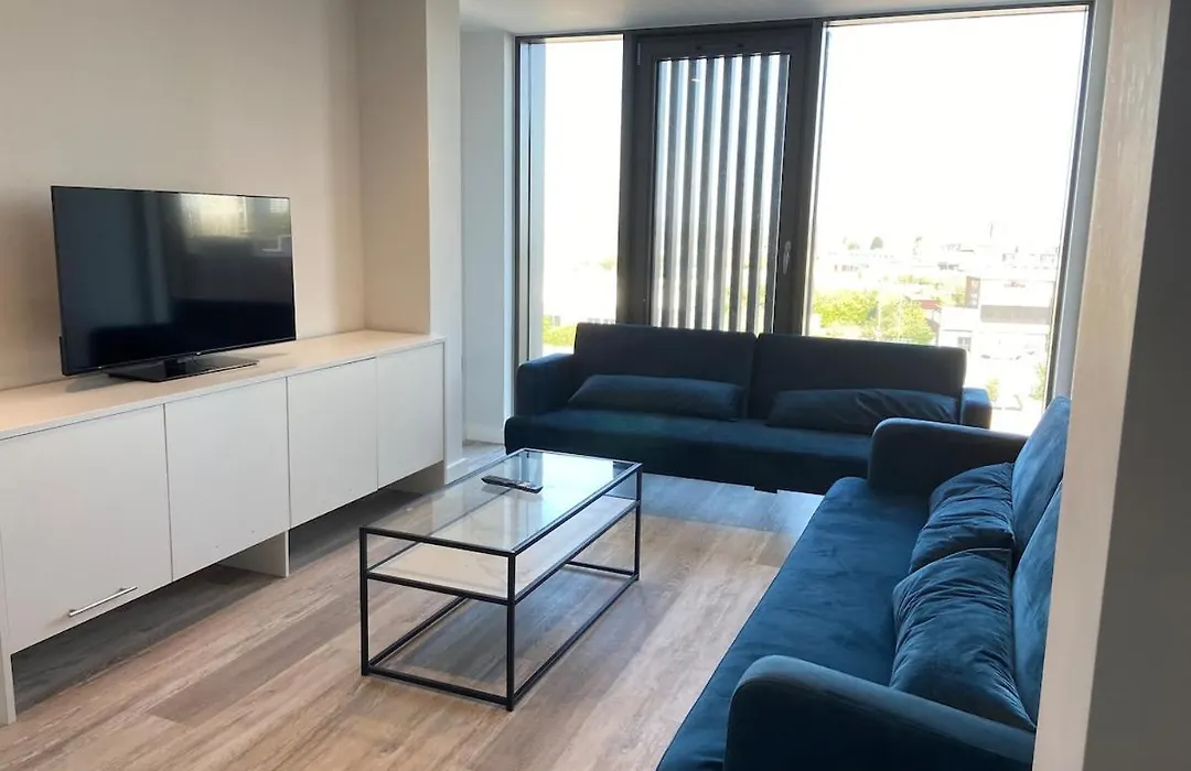 Stylish 2 Bedroom Apartment In Birmingham City Centre With Fast Wifi-1
