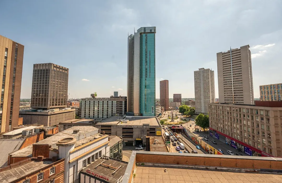 Modern City Centre Apartment Sleeps 4, Walk To Everything!-1