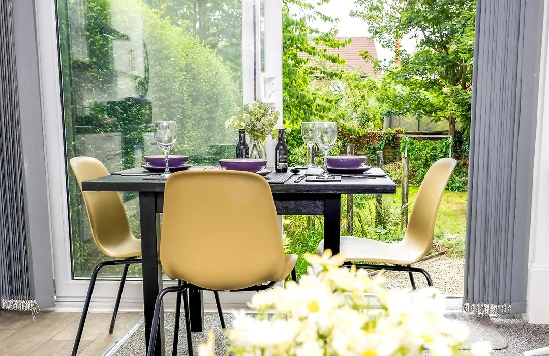 Amethyst Delightful Suite In Moseley Mews, Birmingham By Stae-Homes-1