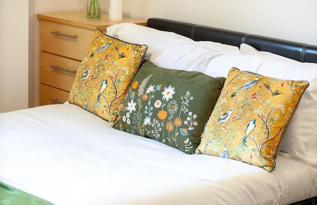 Stylish 2Bed 2Bath Apartment- Sleeps 6, Free Parking, Neflix, Disney-1