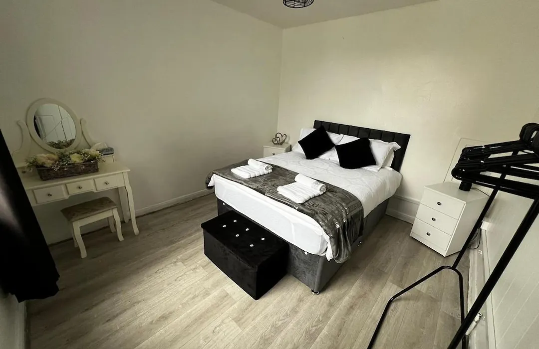 2 Room Newly Furnished Flat In Birmingham City Centre, Free Parking !-1