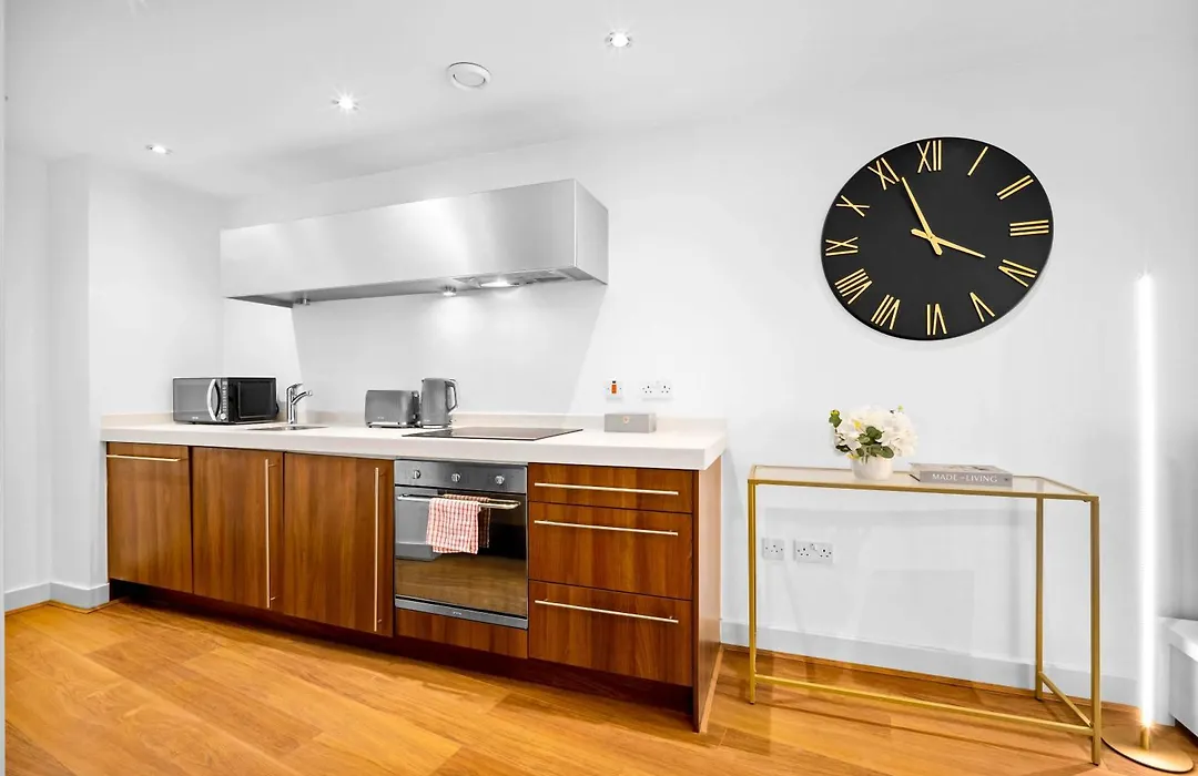 Stylish Apartment - City Centre - Secure Parking - Fast Wifi - Balcony 279O-1