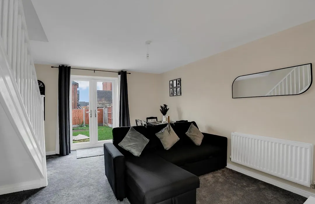 Luxury 2-Bedroom Home 10 Minutes From Birmingham City Centre-1