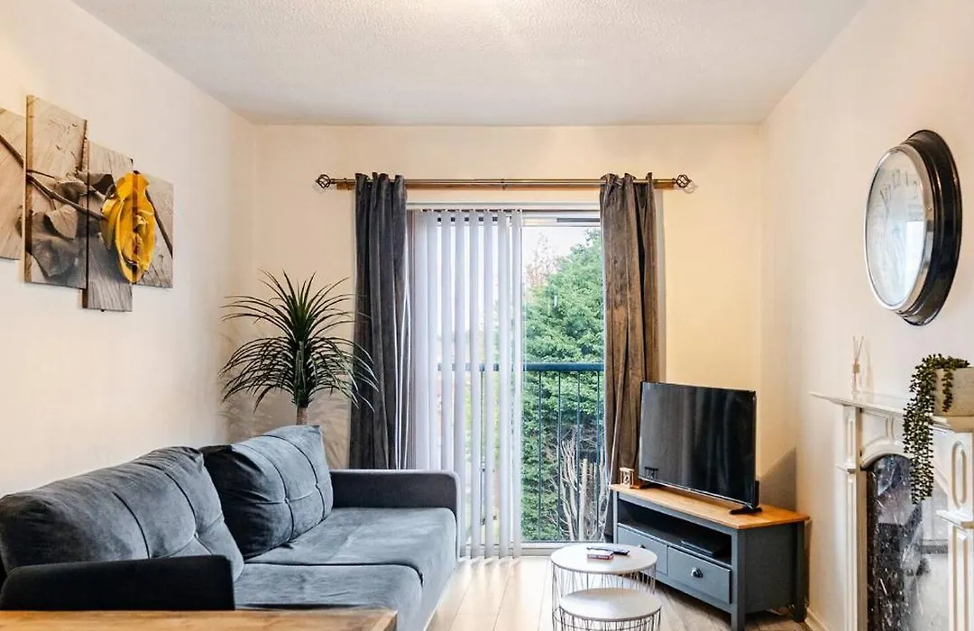 Budget Friendly Stay - Hs2 - New St - Private Parking-1
