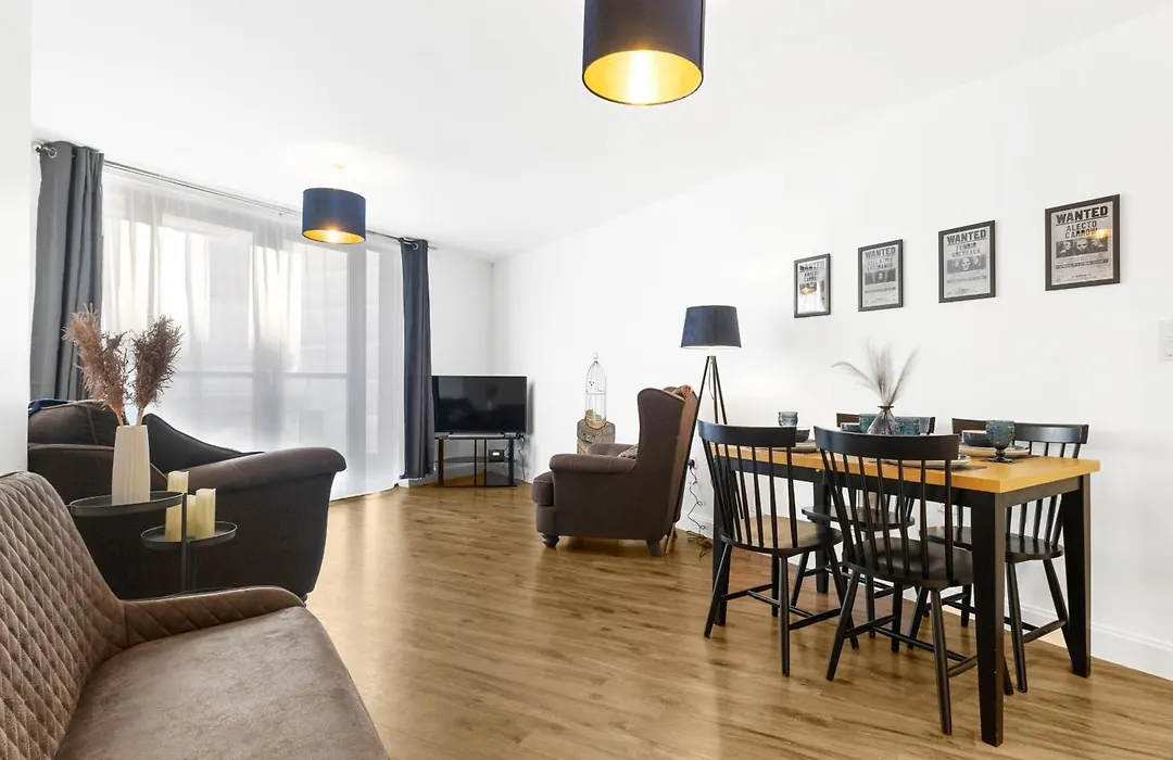 Luxury 2Bed Spacious Apartment- City Centre- Free Parking-1