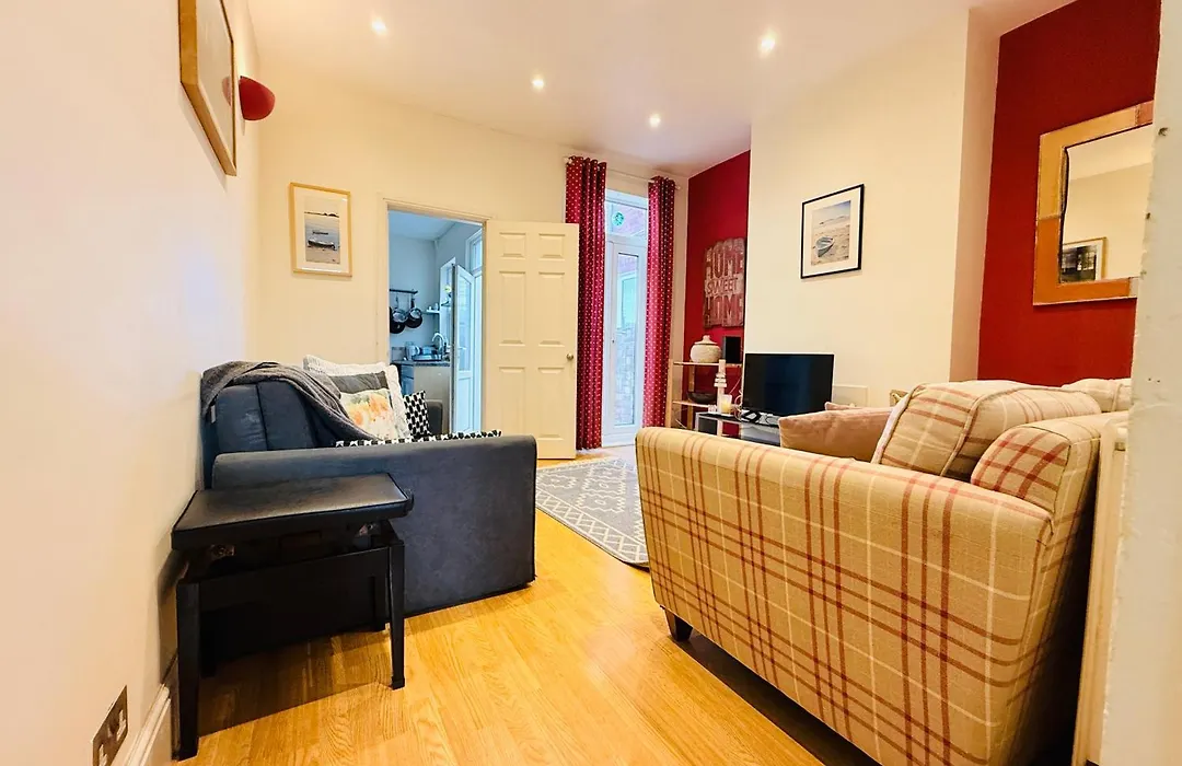 2 Bed Home In Birmingham Contractors Free Parking And Fast Wi-Fi-1