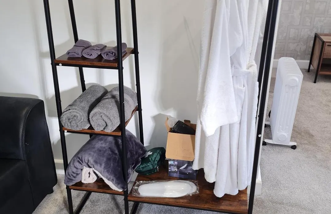 Central Guest Room - En-Suite Parking-1