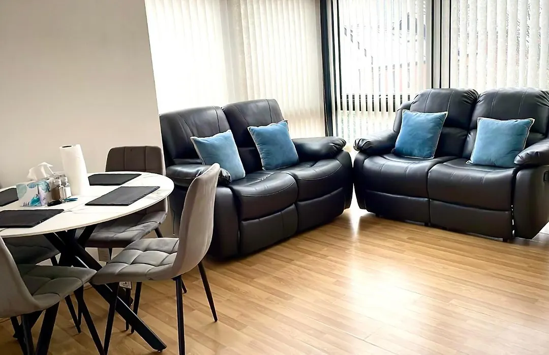Parkcentral Birmingham City Centre - Near Chinatown - Private Gated Free Parking-1