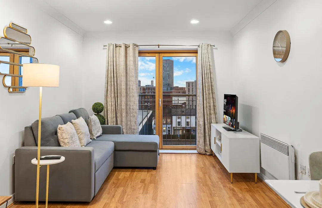 Stylish Retreat- 2 Bed City Centre Apartment-1