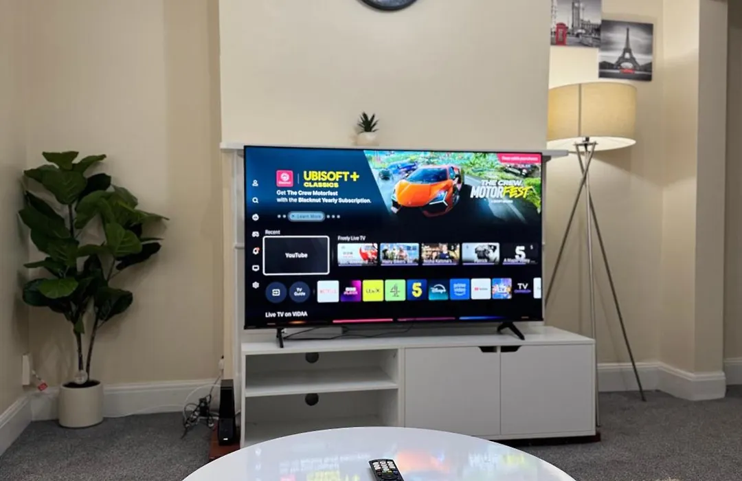Luxury 2 Bed House And Pool Table In Harborne-1