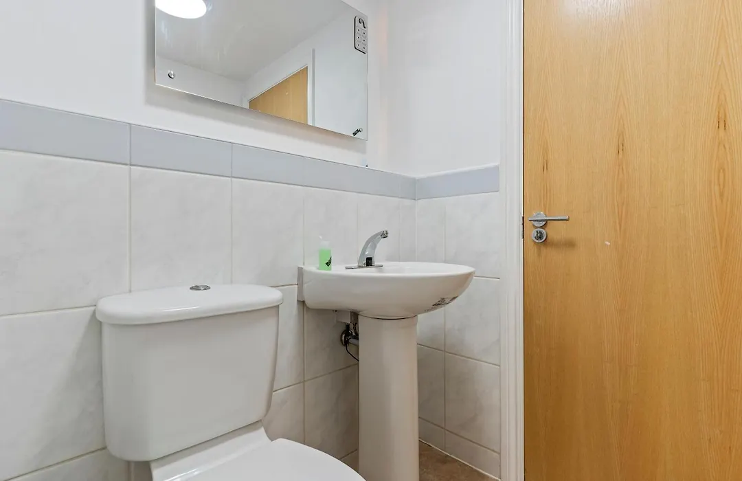 Central Birmingham 2 Bed With Balcony And City Views-1