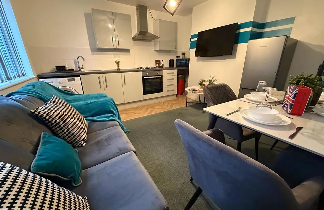 Tudors Esuites Two Bedroom Central Apartments - 6&6Au-1