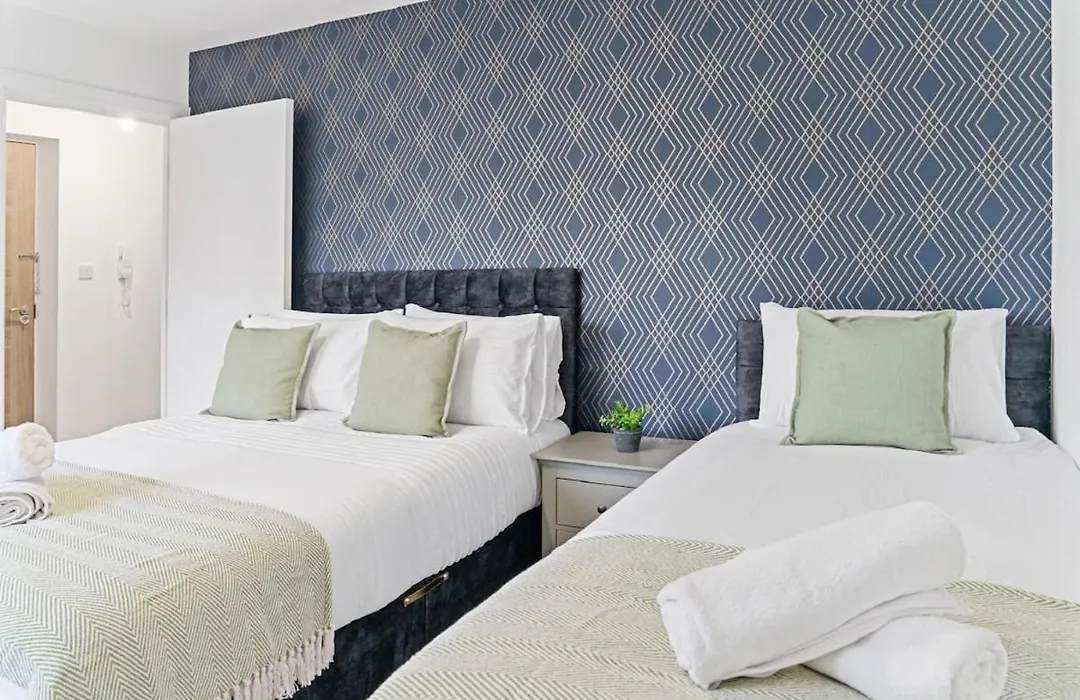Modern Luxury Flat, 2Br, Sleeps 6-1