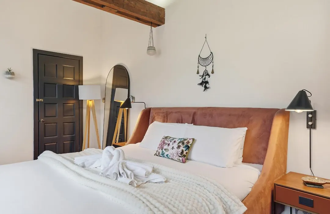 City Penthouse With 3 Floors , Super King Bed , With Secret Garden-1