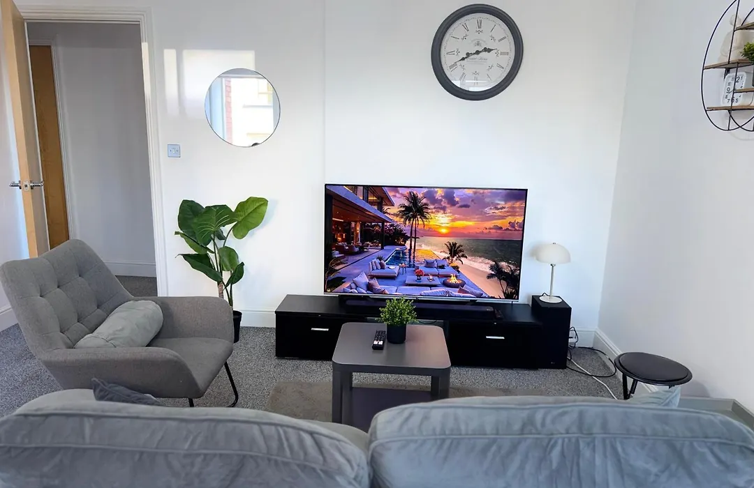 One Bedroom Flat In Birmingham City Centre With Free Underground Parking-1