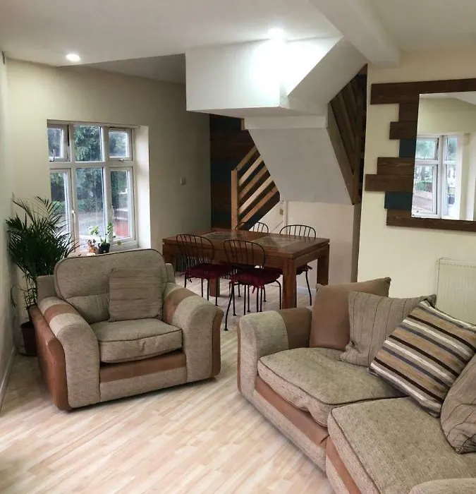 Treetops Flat2 Hall Green B28-1