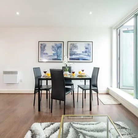 Birmingham City Centre 2Bed - With Balcony & Parking-3