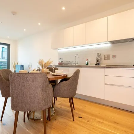 Luxe 1 Bedroom Comfy Apartment - City Centre-2